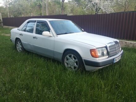 Мерседес В124 1991 у Богородчанах на Automoto.ua Білий Мерседес В124, об'ємом двигуна 2 л та пробігом 300 тис. км за 1250 $, фото 1 на Automoto.ua