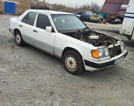 Білий Мерседес В124, об'ємом двигуна 2.3 л та пробігом 111 тис. км за 500 $, фото 1 на Automoto.ua