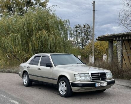 Бежевий Мерседес В124, об'ємом двигуна 2.3 л та пробігом 350 тис. км за 2600 $, фото 2 на Automoto.ua