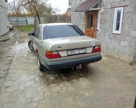 Бежевый Мерседес В124, объемом двигателя 2 л и пробегом 380 тыс. км за 1550 $, фото 1 на Automoto.ua