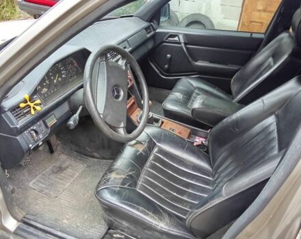 Бежевый Мерседес В124, объемом двигателя 2 л и пробегом 380 тыс. км за 1550 $, фото 9 на Automoto.ua