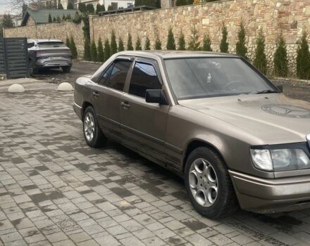 Бежевый Мерседес В124, объемом двигателя 2 л и пробегом 3 тыс. км за 1900 $, фото 4 на Automoto.ua