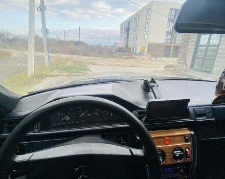 Бежевый Мерседес В124, объемом двигателя 2 л и пробегом 3 тыс. км за 1900 $, фото 7 на Automoto.ua