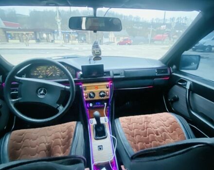 Бежевый Мерседес В124, объемом двигателя 2 л и пробегом 3 тыс. км за 1900 $, фото 5 на Automoto.ua