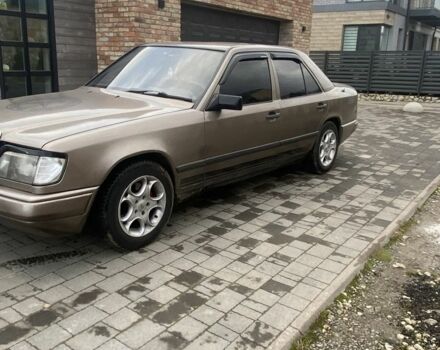 Бежевый Мерседес В124, объемом двигателя 2 л и пробегом 3 тыс. км за 1900 $, фото 3 на Automoto.ua
