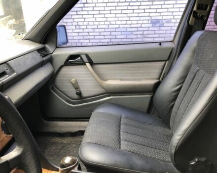 Бежевый Мерседес В124, объемом двигателя 2.3 л и пробегом 350 тыс. км за 1300 $, фото 3 на Automoto.ua