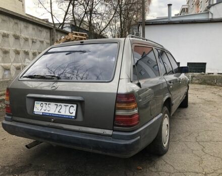 Бежевый Мерседес В124, объемом двигателя 2.3 л и пробегом 350 тыс. км за 1300 $, фото 7 на Automoto.ua