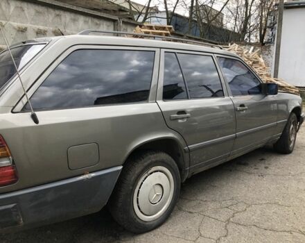 Бежевый Мерседес В124, объемом двигателя 2.3 л и пробегом 350 тыс. км за 1300 $, фото 1 на Automoto.ua