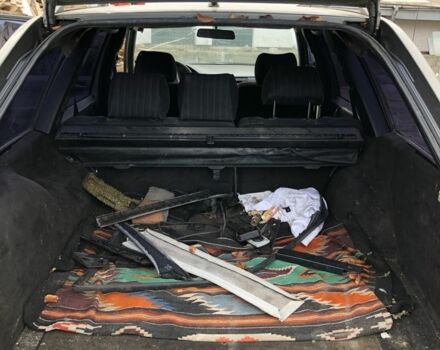 Бежевый Мерседес В124, объемом двигателя 2.3 л и пробегом 350 тыс. км за 1300 $, фото 4 на Automoto.ua