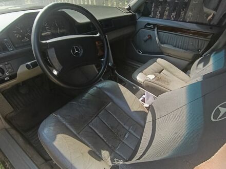 Бежевый Мерседес В124, объемом двигателя 2 л и пробегом 300 тыс. км за 1100 $, фото 1 на Automoto.ua