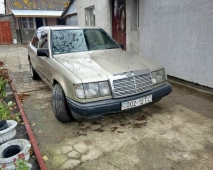 Бежевый Мерседес В124, объемом двигателя 2 л и пробегом 380 тыс. км за 1550 $, фото 1 на Automoto.ua