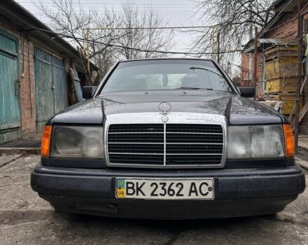 Чорний Мерседес В124, об'ємом двигуна 2 л та пробігом 3 тис. км за 2450 $, фото 1 на Automoto.ua