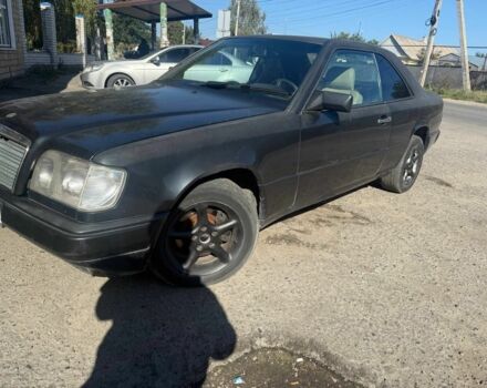 Чорний Мерседес В124, об'ємом двигуна 3 л та пробігом 350 тис. км за 2020 $, фото 1 на Automoto.ua