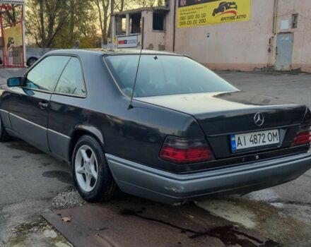 Чорний Мерседес В124, об'ємом двигуна 2 л та пробігом 385 тис. км за 4400 $, фото 7 на Automoto.ua