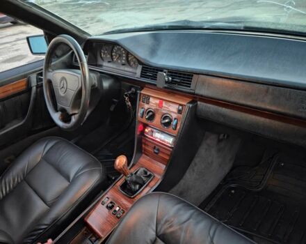 Чорний Мерседес В124, об'ємом двигуна 2 л та пробігом 385 тис. км за 4400 $, фото 13 на Automoto.ua