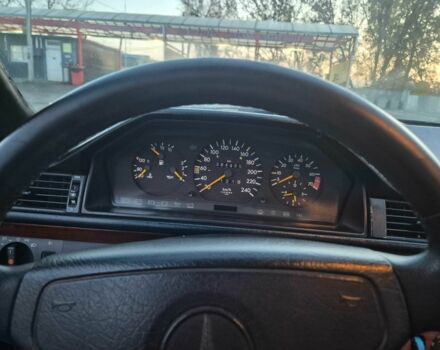 Чорний Мерседес В124, об'ємом двигуна 2 л та пробігом 385 тис. км за 4400 $, фото 14 на Automoto.ua