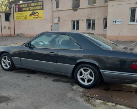 Чорний Мерседес В124, об'ємом двигуна 2 л та пробігом 385 тис. км за 4400 $, фото 8 на Automoto.ua