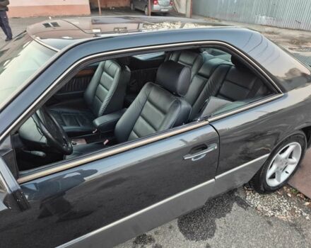 Чорний Мерседес В124, об'ємом двигуна 2 л та пробігом 385 тис. км за 4400 $, фото 10 на Automoto.ua