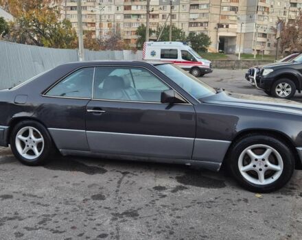 Чорний Мерседес В124, об'ємом двигуна 2 л та пробігом 385 тис. км за 4400 $, фото 5 на Automoto.ua