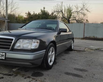 Чорний Мерседес В124, об'ємом двигуна 2 л та пробігом 385 тис. км за 4400 $, фото 1 на Automoto.ua