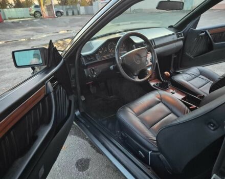 Чорний Мерседес В124, об'ємом двигуна 2 л та пробігом 385 тис. км за 4400 $, фото 12 на Automoto.ua