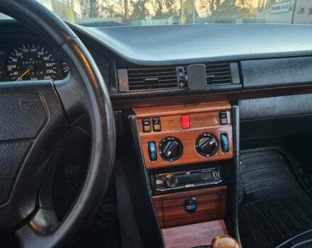 Чорний Мерседес В124, об'ємом двигуна 2 л та пробігом 385 тис. км за 4400 $, фото 15 на Automoto.ua