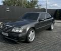 Чорний Мерседес В124, об'ємом двигуна 3.2 л та пробігом 120 тис. км за 7000 $, фото 1 на Automoto.ua