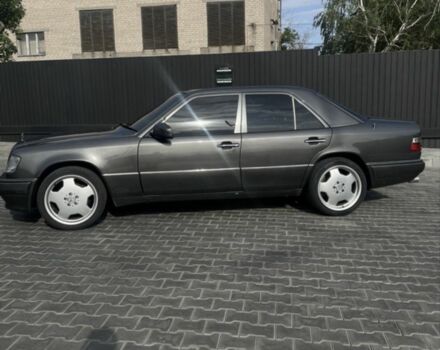 Чорний Мерседес В124, об'ємом двигуна 3.2 л та пробігом 120 тис. км за 7000 $, фото 2 на Automoto.ua