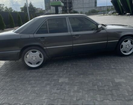 Чорний Мерседес В124, об'ємом двигуна 3.2 л та пробігом 120 тис. км за 7000 $, фото 3 на Automoto.ua
