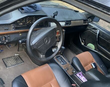 Черный Мерседес В124, объемом двигателя 3 л и пробегом 450 тыс. км за 1800 $, фото 9 на Automoto.ua