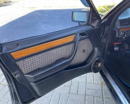 Черный Мерседес В124, объемом двигателя 3 л и пробегом 167 тыс. км за 1250 $, фото 6 на Automoto.ua