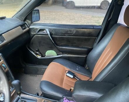 Черный Мерседес В124, объемом двигателя 3 л и пробегом 450 тыс. км за 1800 $, фото 4 на Automoto.ua