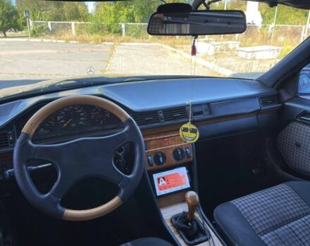 Черный Мерседес В124, объемом двигателя 3 л и пробегом 167 тыс. км за 1250 $, фото 5 на Automoto.ua