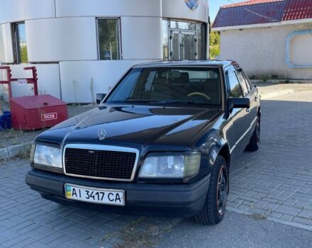 Черный Мерседес В124, объемом двигателя 3 л и пробегом 167 тыс. км за 1250 $, фото 1 на Automoto.ua