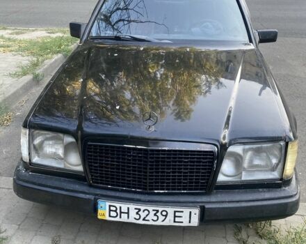 Черный Мерседес В124, объемом двигателя 3 л и пробегом 450 тыс. км за 1800 $, фото 14 на Automoto.ua