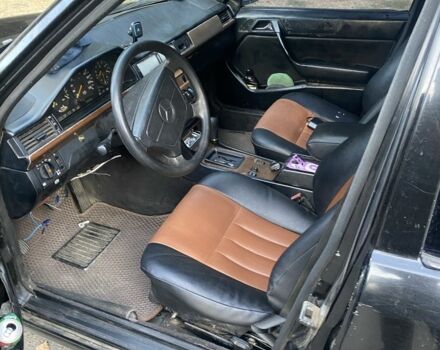 Черный Мерседес В124, объемом двигателя 3 л и пробегом 450 тыс. км за 1800 $, фото 10 на Automoto.ua