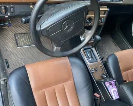 Черный Мерседес В124, объемом двигателя 3 л и пробегом 450 тыс. км за 1800 $, фото 6 на Automoto.ua