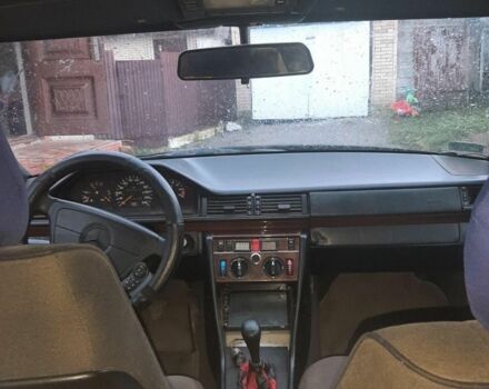 Черный Мерседес В124, объемом двигателя 2 л и пробегом 500 тыс. км за 1400 $, фото 6 на Automoto.ua