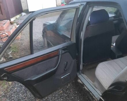 Черный Мерседес В124, объемом двигателя 2 л и пробегом 500 тыс. км за 1400 $, фото 4 на Automoto.ua