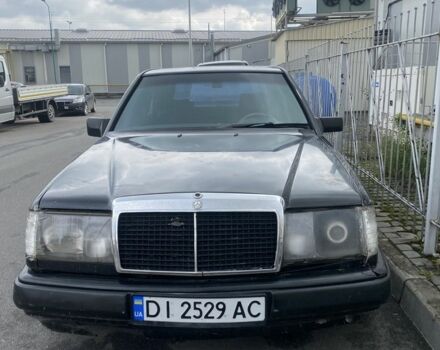 Чорний Мерседес В124, об'ємом двигуна 2 л та пробігом 300 тис. км за 1400 $, фото 1 на Automoto.ua