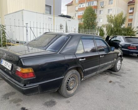 Чорний Мерседес В124, об'ємом двигуна 2 л та пробігом 300 тис. км за 1400 $, фото 2 на Automoto.ua