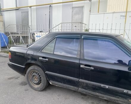 Чорний Мерседес В124, об'ємом двигуна 2 л та пробігом 300 тис. км за 1400 $, фото 3 на Automoto.ua