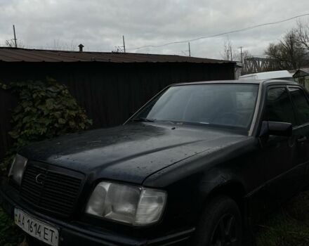 Черный Мерседес В124, объемом двигателя 2.6 л и пробегом 3 тыс. км за 1200 $, фото 2 на Automoto.ua