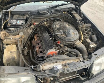 Черный Мерседес В124, объемом двигателя 2.6 л и пробегом 366 тыс. км за 1650 $, фото 4 на Automoto.ua