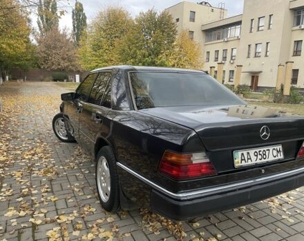 Черный Мерседес В124, объемом двигателя 2 л и пробегом 254 тыс. км за 1650 $, фото 1 на Automoto.ua