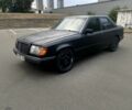 Черный Мерседес В124, объемом двигателя 2 л и пробегом 80 тыс. км за 808 $, фото 1 на Automoto.ua