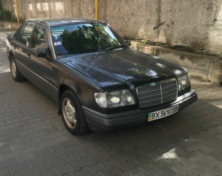 Черный Мерседес В124, объемом двигателя 2 л и пробегом 380 тыс. км за 2200 $, фото 5 на Automoto.ua