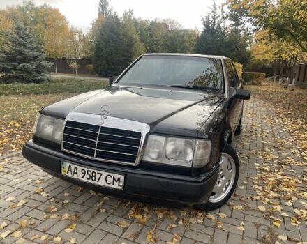 Черный Мерседес В124, объемом двигателя 2 л и пробегом 254 тыс. км за 1650 $, фото 2 на Automoto.ua