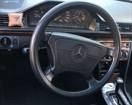 Черный Мерседес В124, объемом двигателя 3 л и пробегом 409 тыс. км за 2300 $, фото 7 на Automoto.ua