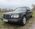 Черный Мерседес В124, объемом двигателя 3 л и пробегом 300 тыс. км за 2806 $, фото 1 на Automoto.ua